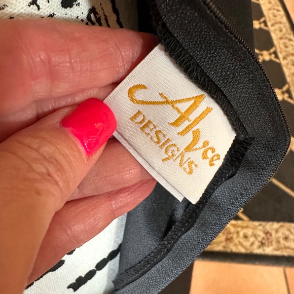 🔥🔥HOT Formal Dress with Beading around Halter Neckline-Excellent Condition!! - Picture 7 of 8